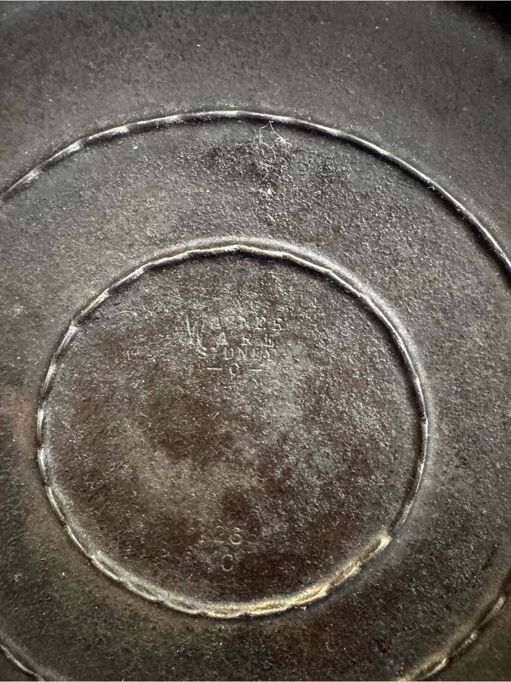 Wagner ware cast Iron Dutch Oven with Lid - Black - Picture 7 of 8